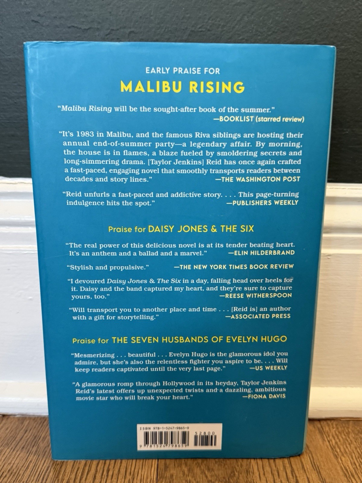 Malibu Rising A Novel By Taylor Jenkins Reid (Hardcover) Good Condition, 2021