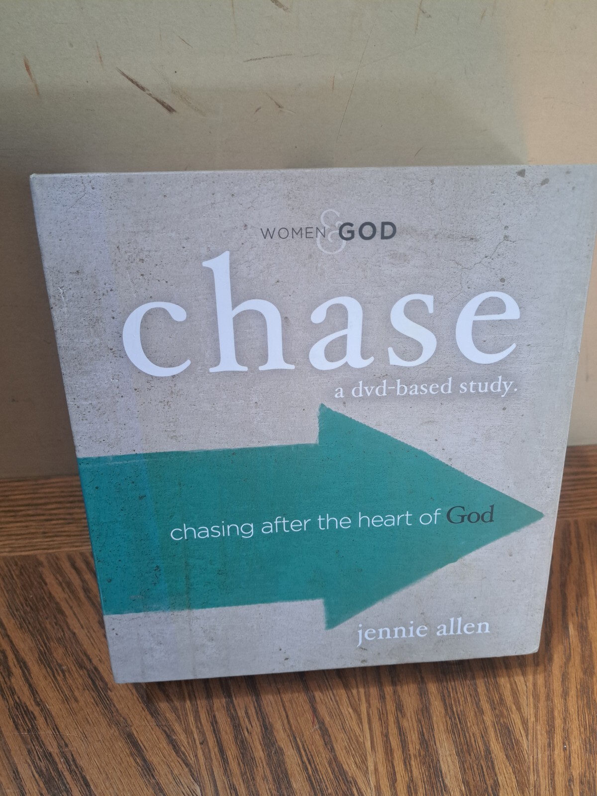 Chase Bible Study Guide: Chasing After the Heart of God by Jennie Allen (English