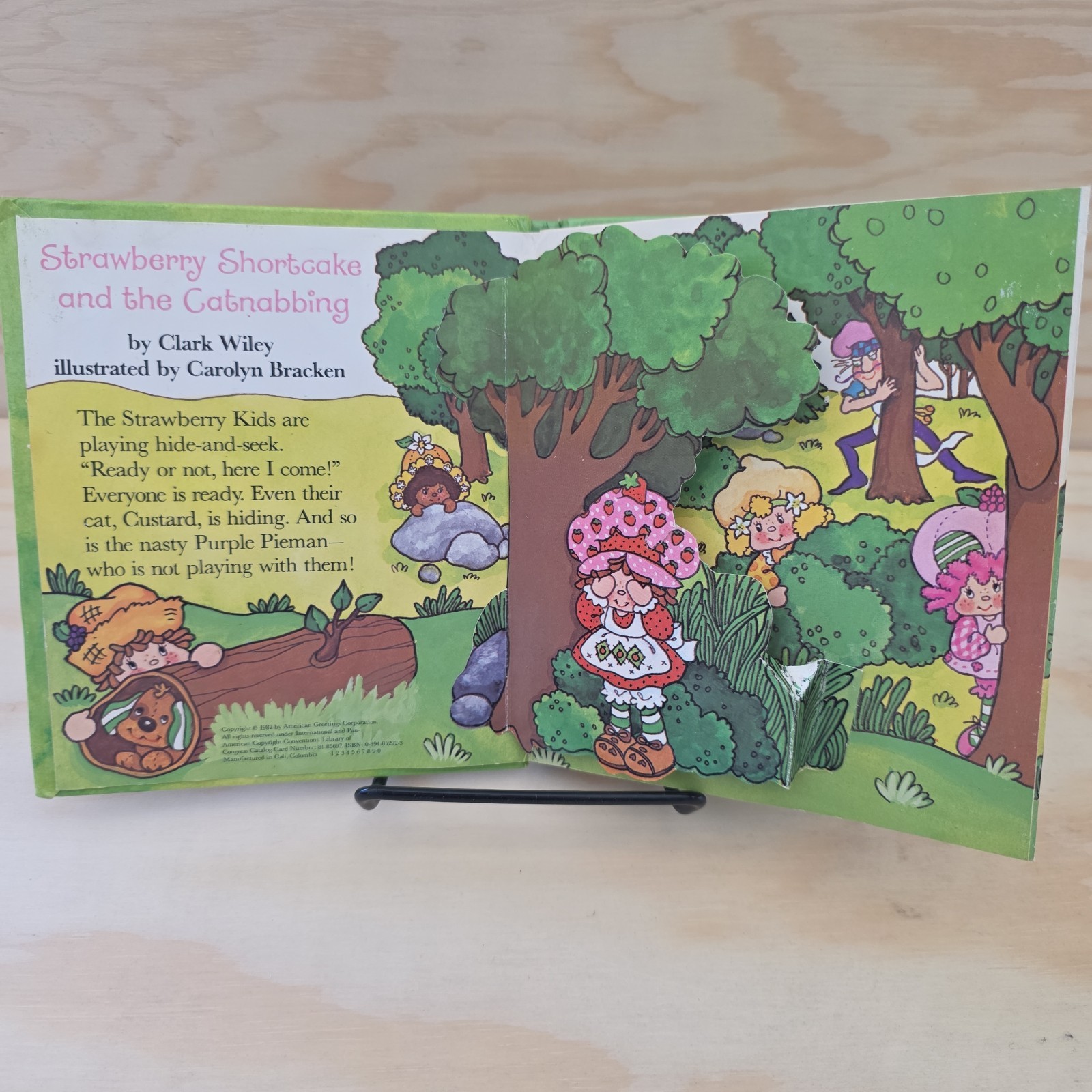 Vintage Strawberry Shortcake & The Catnabbing Pop-Up Book 1982 hardcover