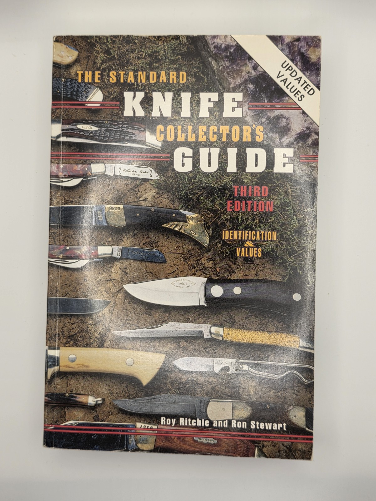 The Standard Knife Collector’s Guide (3rd Edition) – Paperback – LIKE NEW