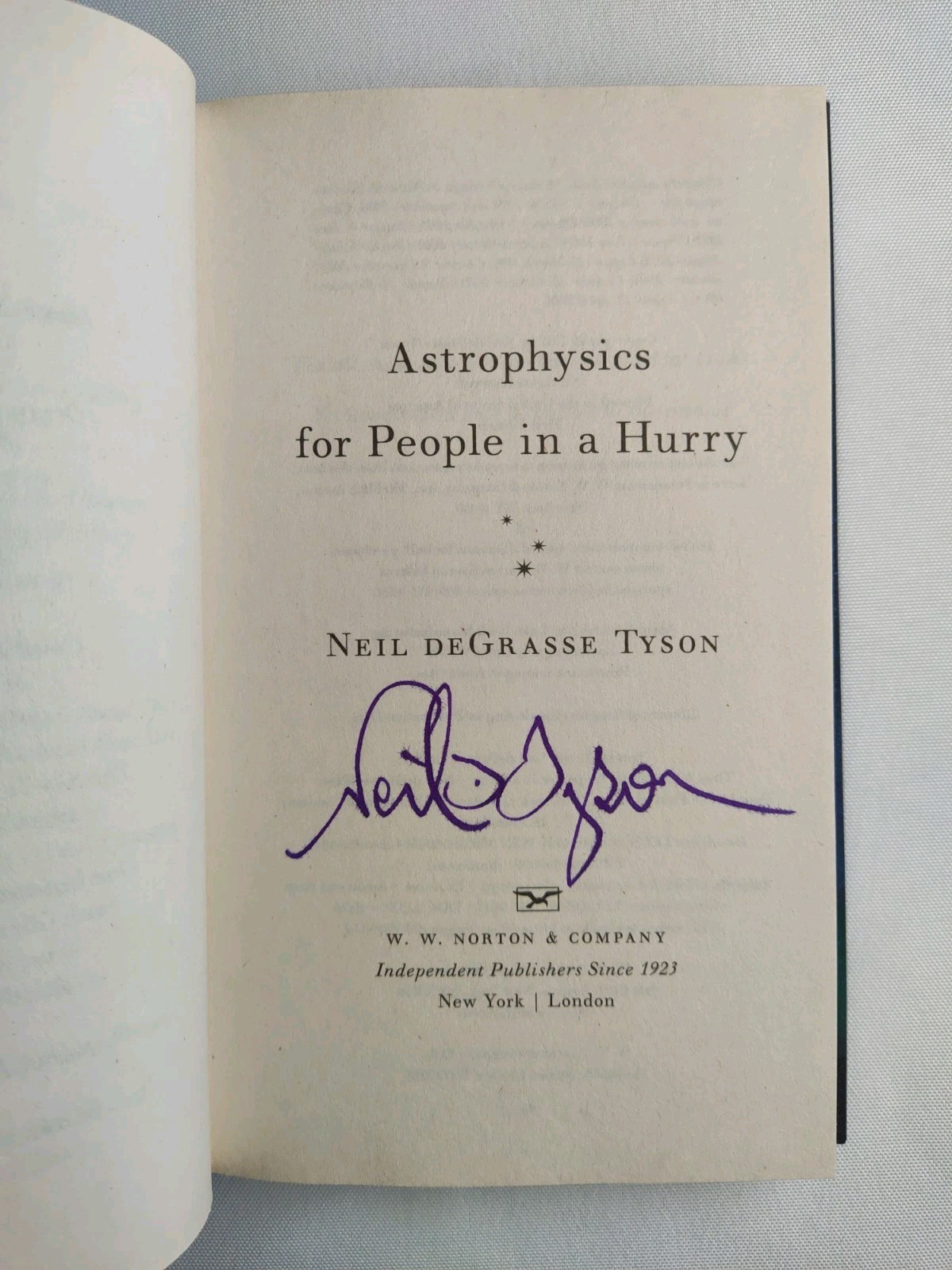 SIGNED Neil deGrasse Tyson Autographed Book – Astrophysics for People in a Hurry