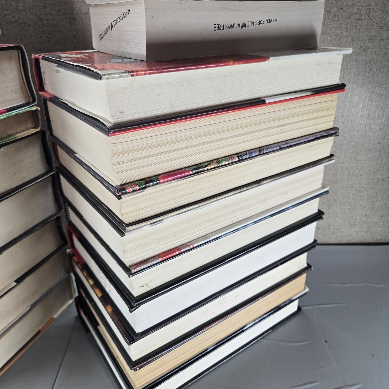 Stephen King Lot of 24 Hardcover & PB Books Mixed Titles Horror Thriller Novels