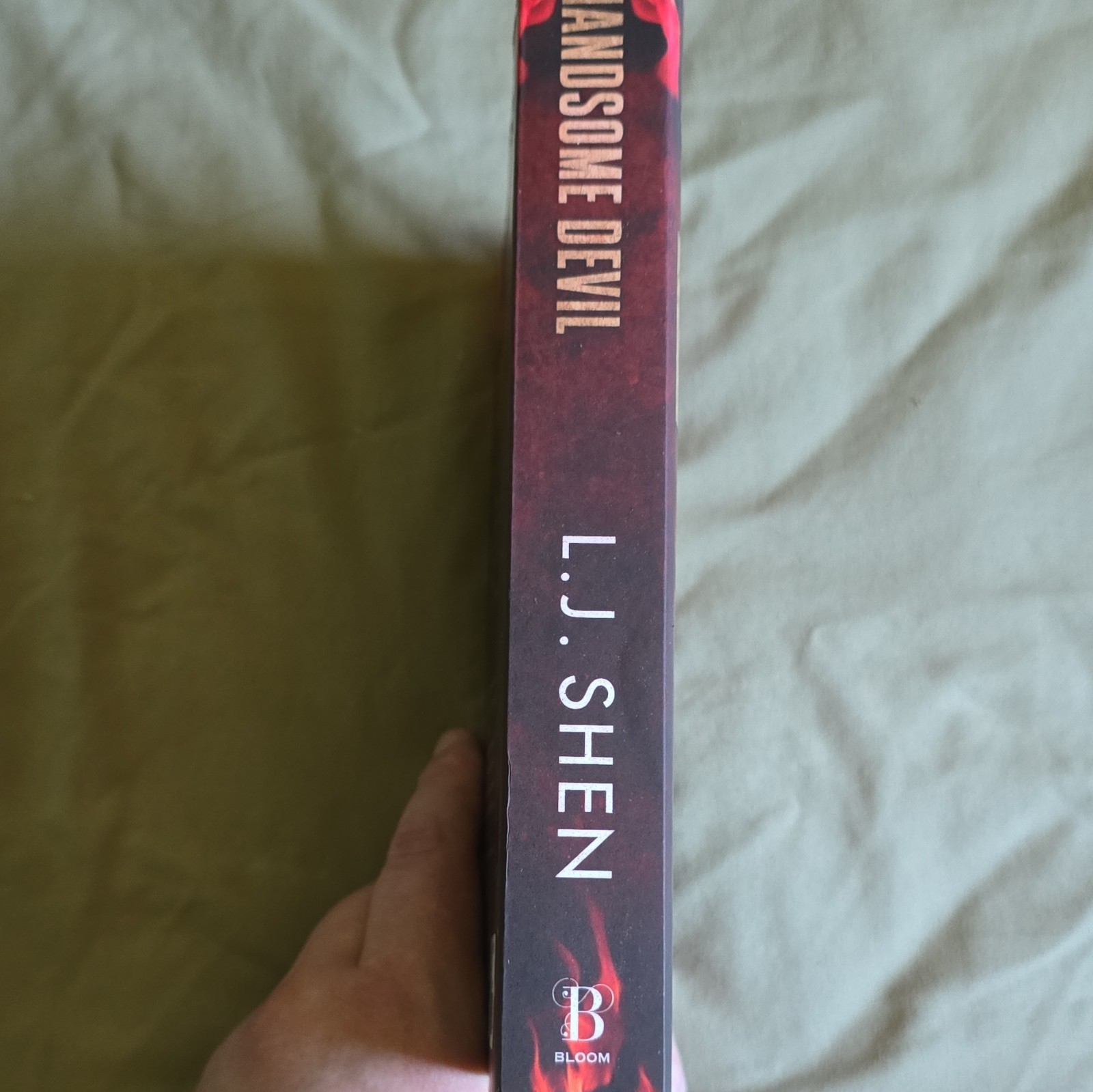 L.J. Shen Handsome Devil (Deluxe Edition) Forbidden Love Series 2025 PB