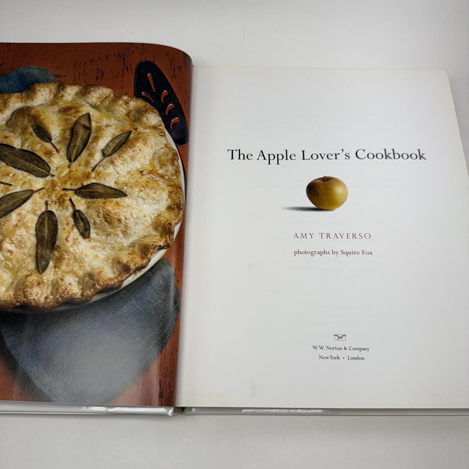 The Apple Lover’s Cookbook Amy Traverso Hardback Squire Fox 1st Printing Edition