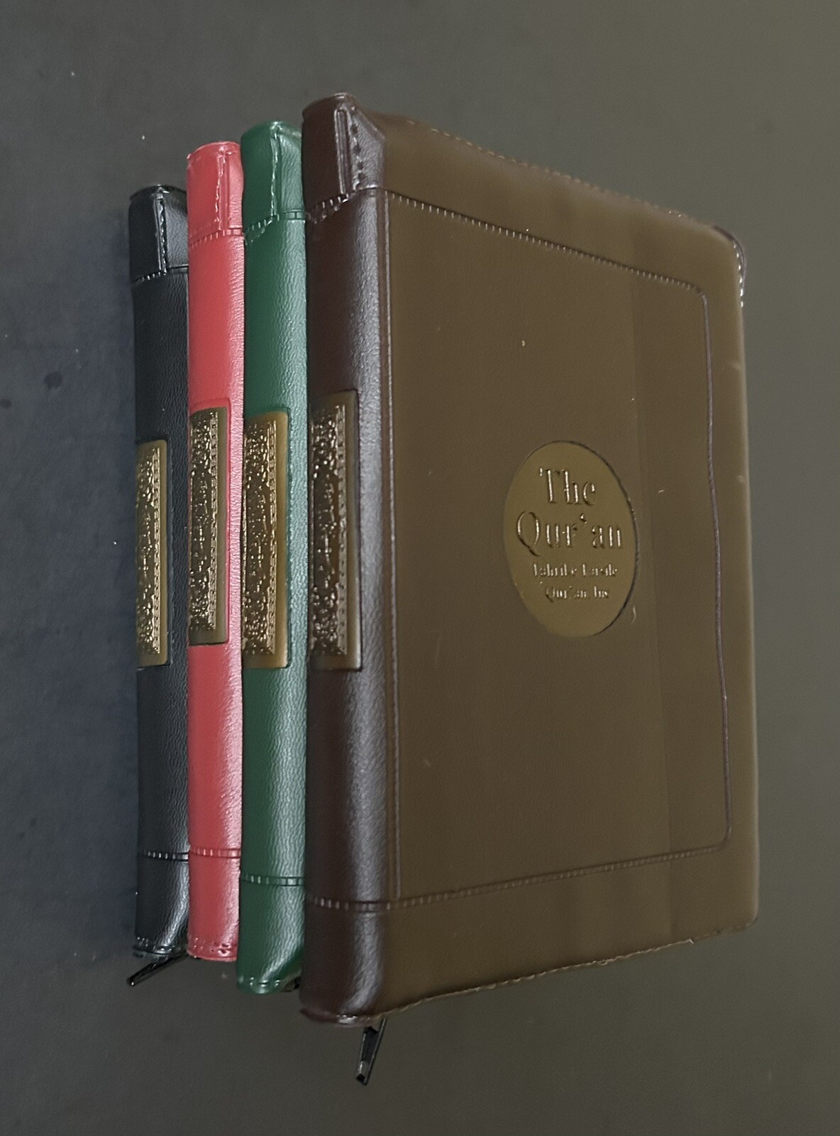 The Holy Quran Arabic Zipper Faux Leather 7.0“x 5.5“ (Colors May Vary)
