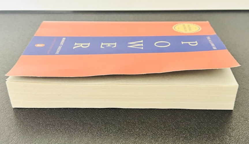 The 48 Laws of Power by Robert Greene Book Paperback 2000 Penguin
