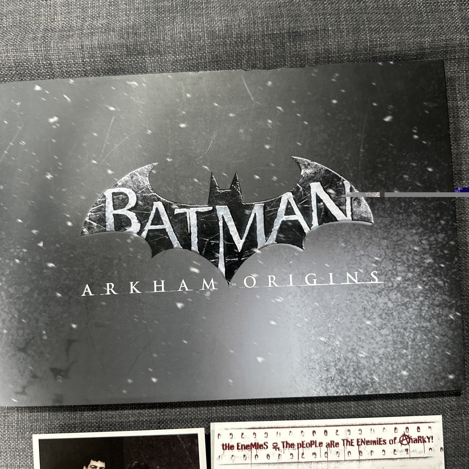 Batman Arkham Origins Collector’s Edition Artbook Hardcover Wayne Family Photo