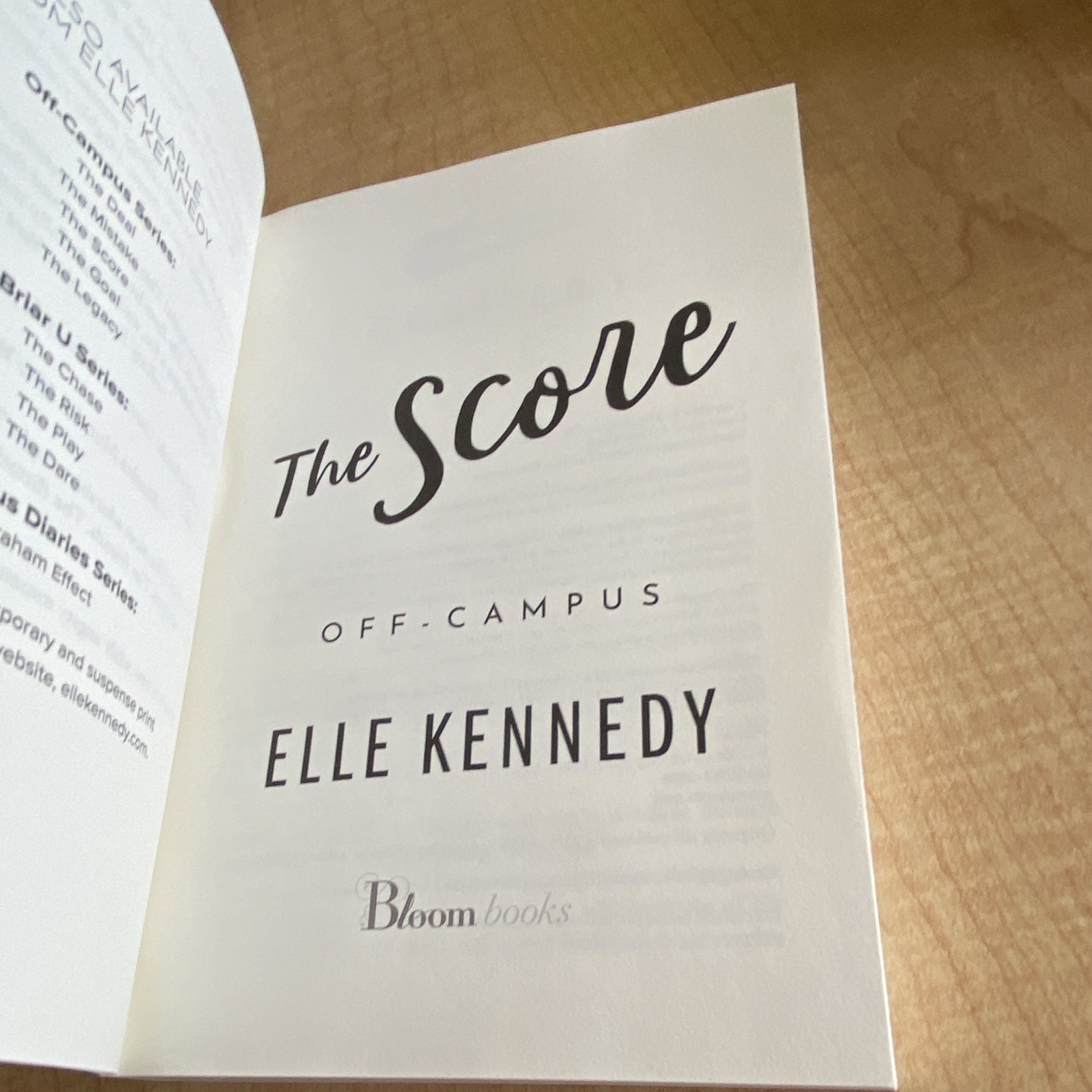 The Score (Off-Campus) by Elle Kennedy, Bloom Books, YA Fiction Novel, PB