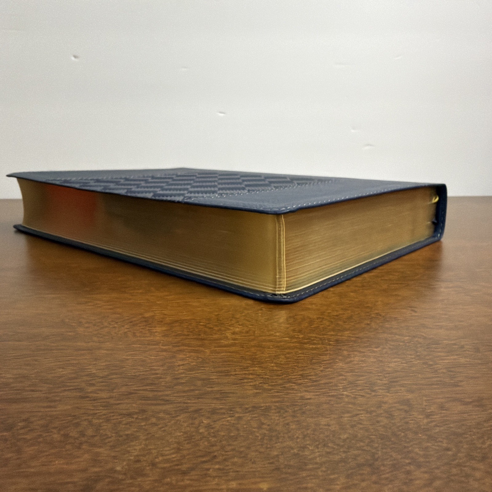 NIV, Wide Margin Bible (A Bible that Welcomes Note-Taking), Leathersoft, Navy