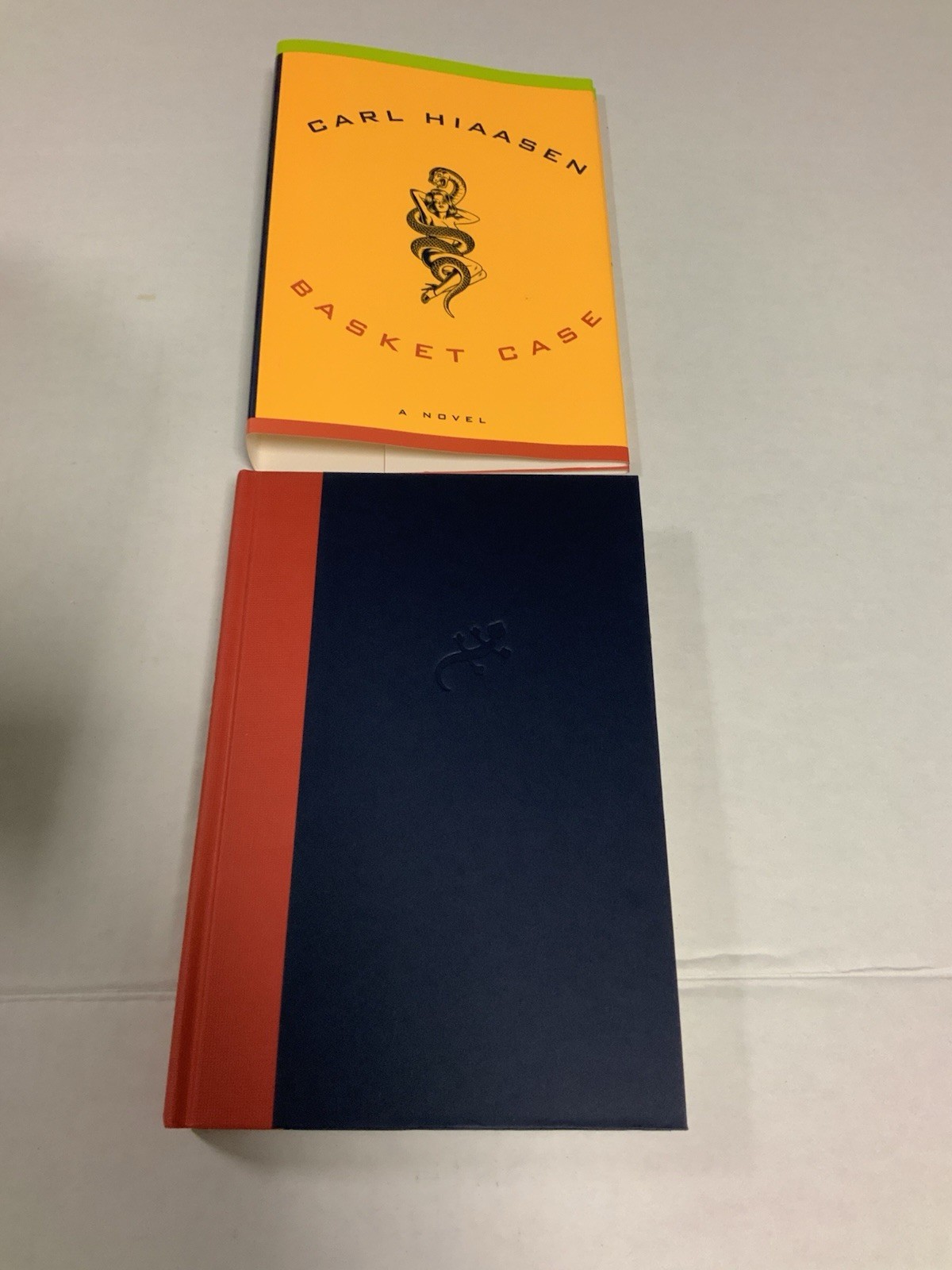Basket Case Carl Hiaasen (2002 HC) Signed 1st Ed DJ Alfred A. Knopf