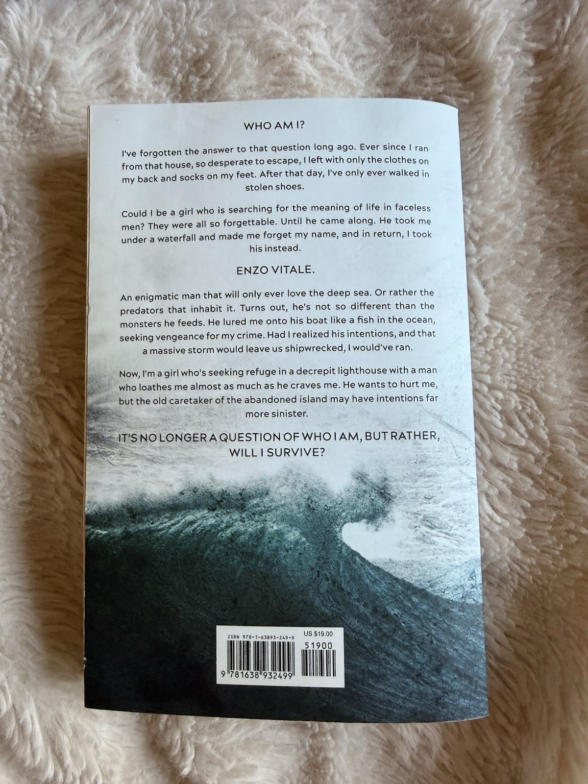 H. D. Carlton Does It Hurt? (2024) Trade Paperback Novel – Zando, Romance