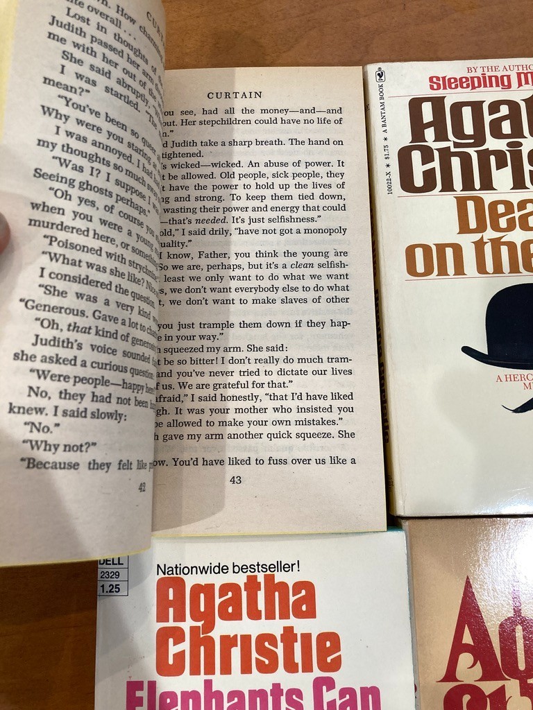 Lot 41 VTG AGATHA CHRISTIE PB Mysteries