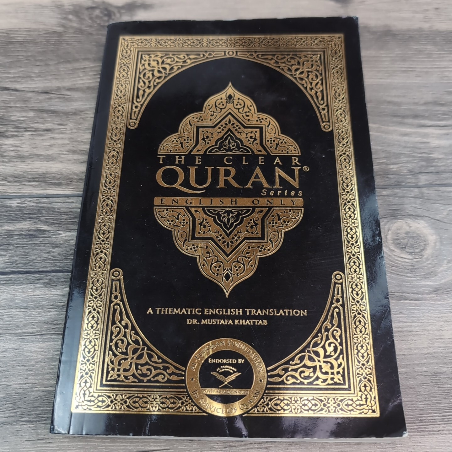 The Clear Quran : A Thematic English Translation of the Message Paperback Book