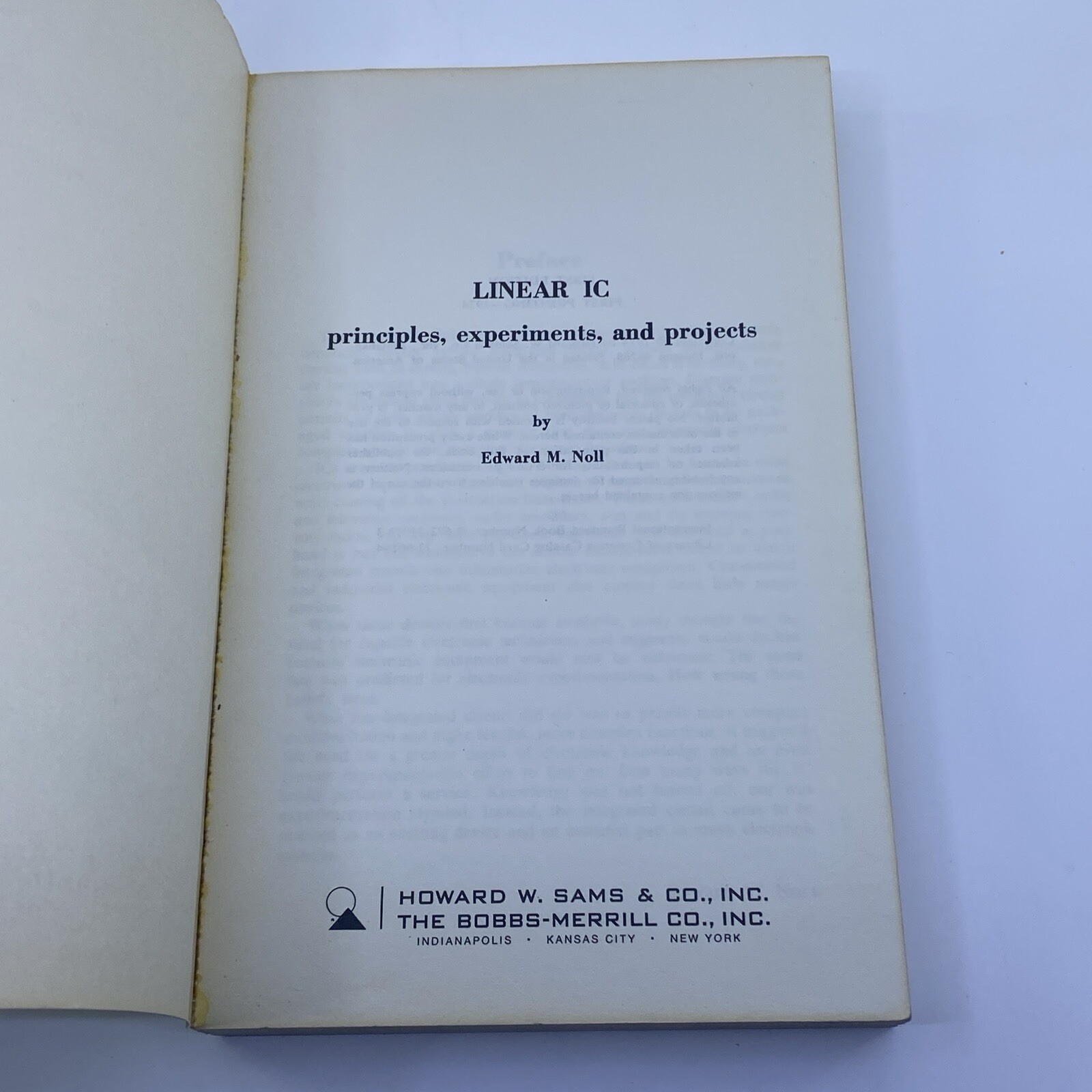 LINEAR IC: PRINCIPLES, EXPERIMENTS, & PROJECTS, Edward Noll 1971, 1st Ed. Sams
