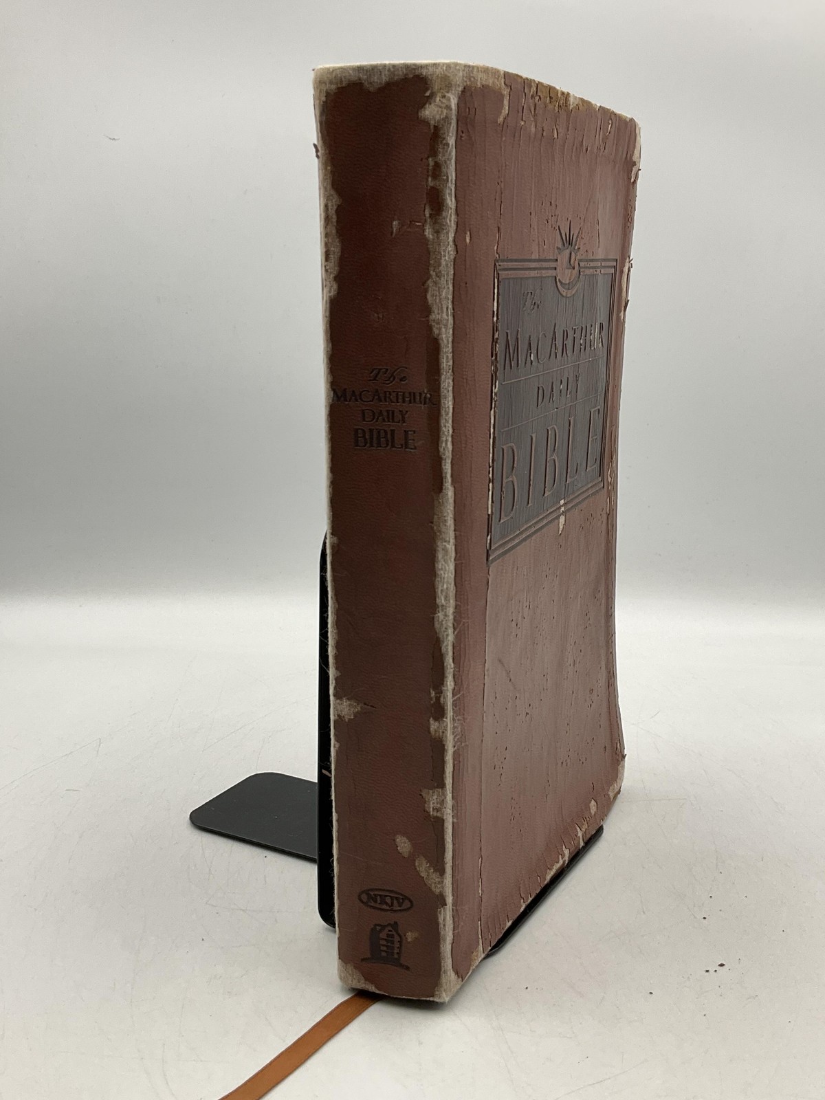 The MacArthur Daily Bible John F MacArthur Jr Thomas Nelson 2003 Softcover Brown