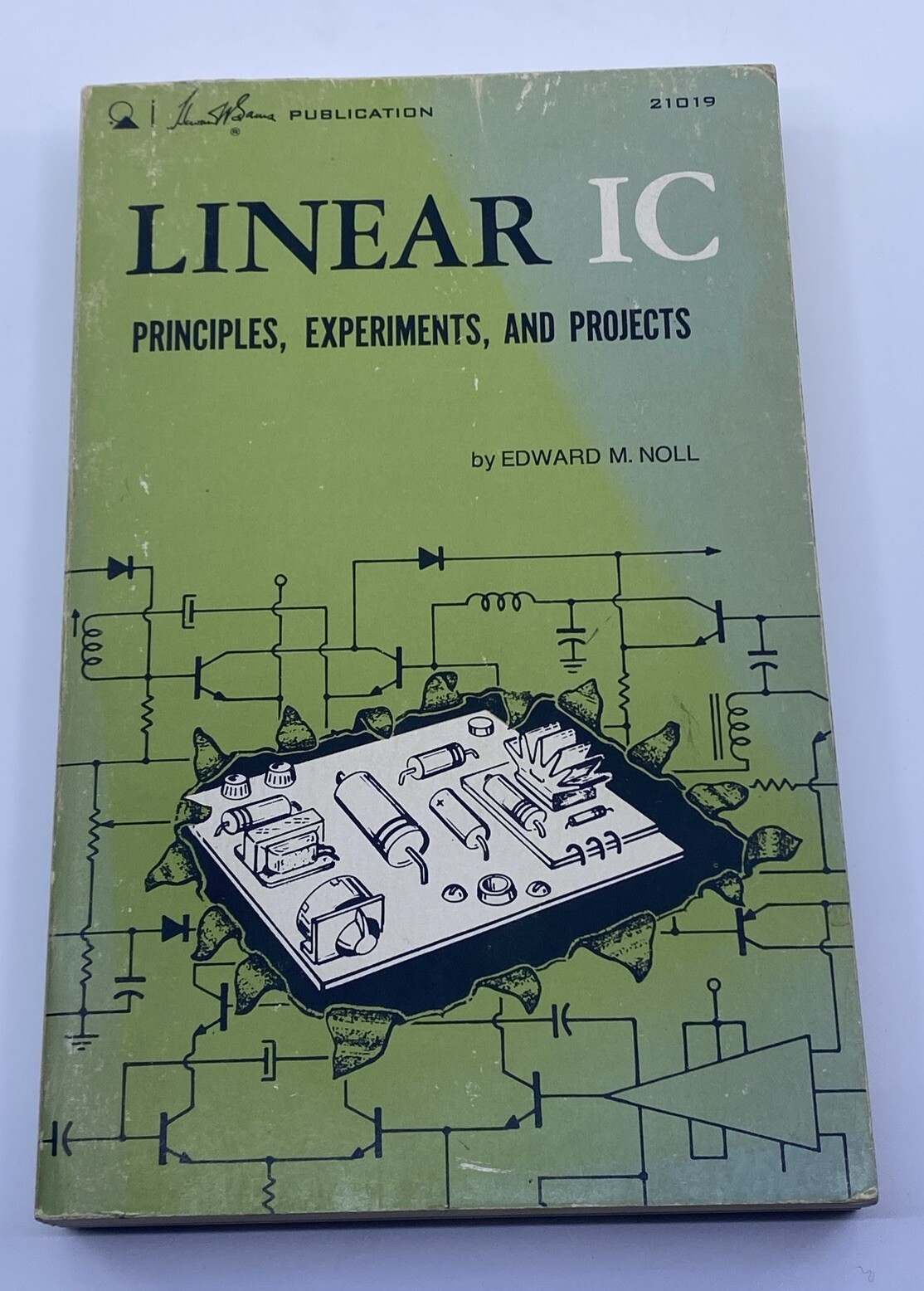LINEAR IC: PRINCIPLES, EXPERIMENTS, & PROJECTS, Edward Noll 1971, 1st Ed. Sams