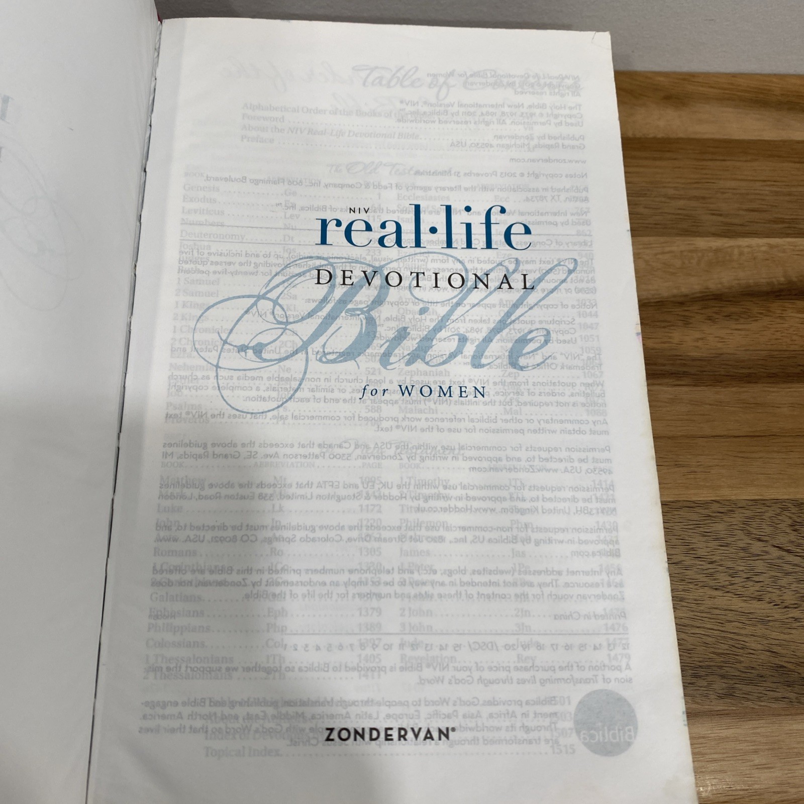 NIV Real-Life Devotional Bible for Women, Compact: Insights for Everyday Life
