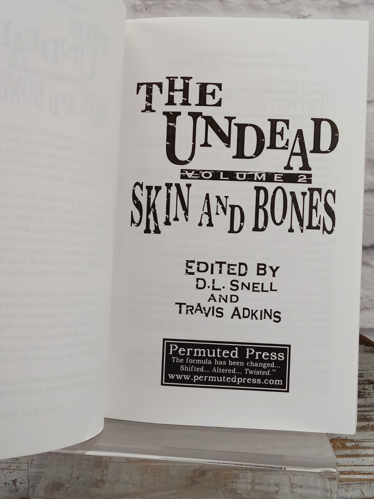 The Undead, Vol. 2: Skin and Bones (Zombie Anthology) Paperback