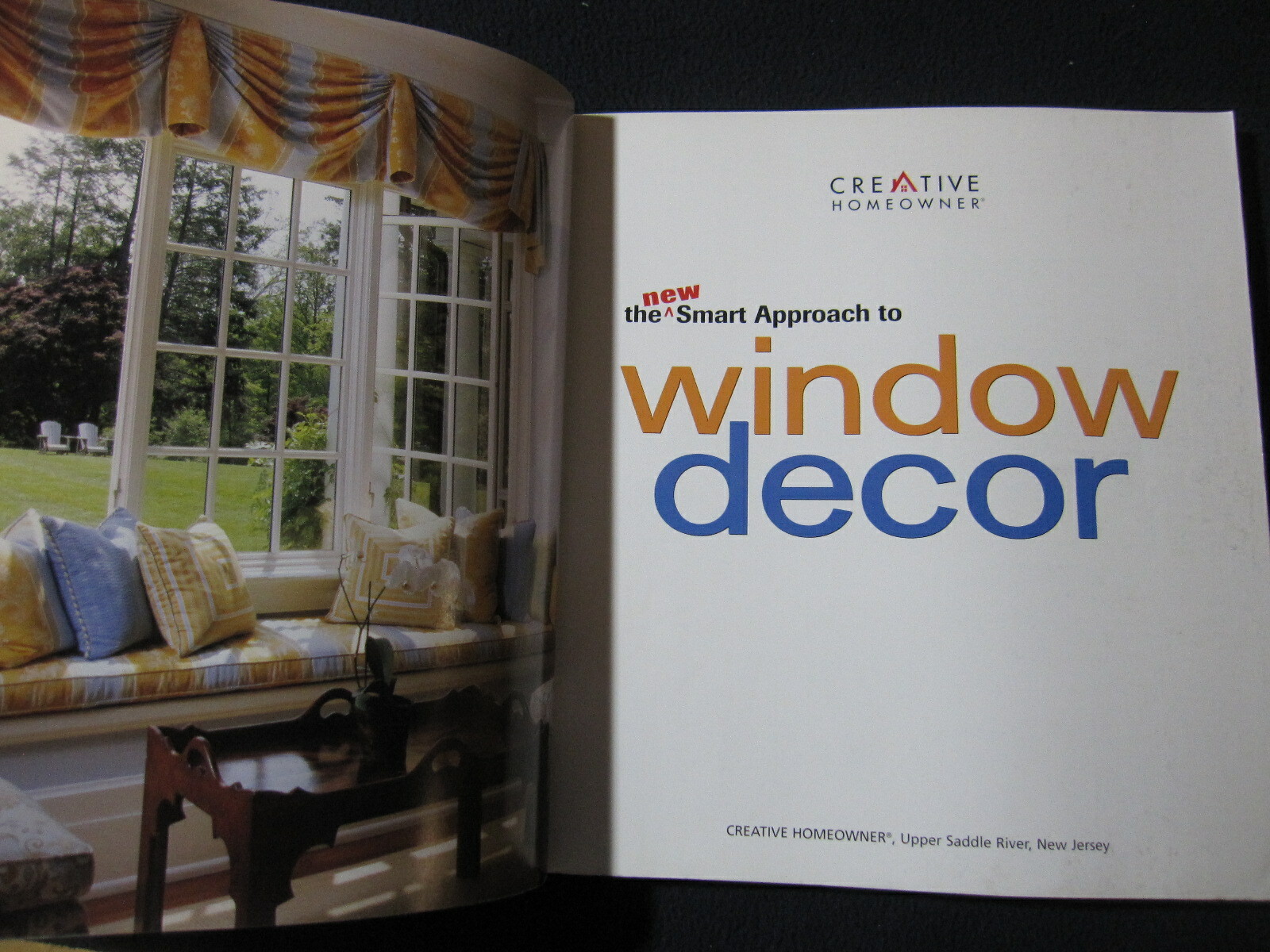 The New Smart Approach to Window Decor (New Smart Approach Series) Elliot, Lyn..
