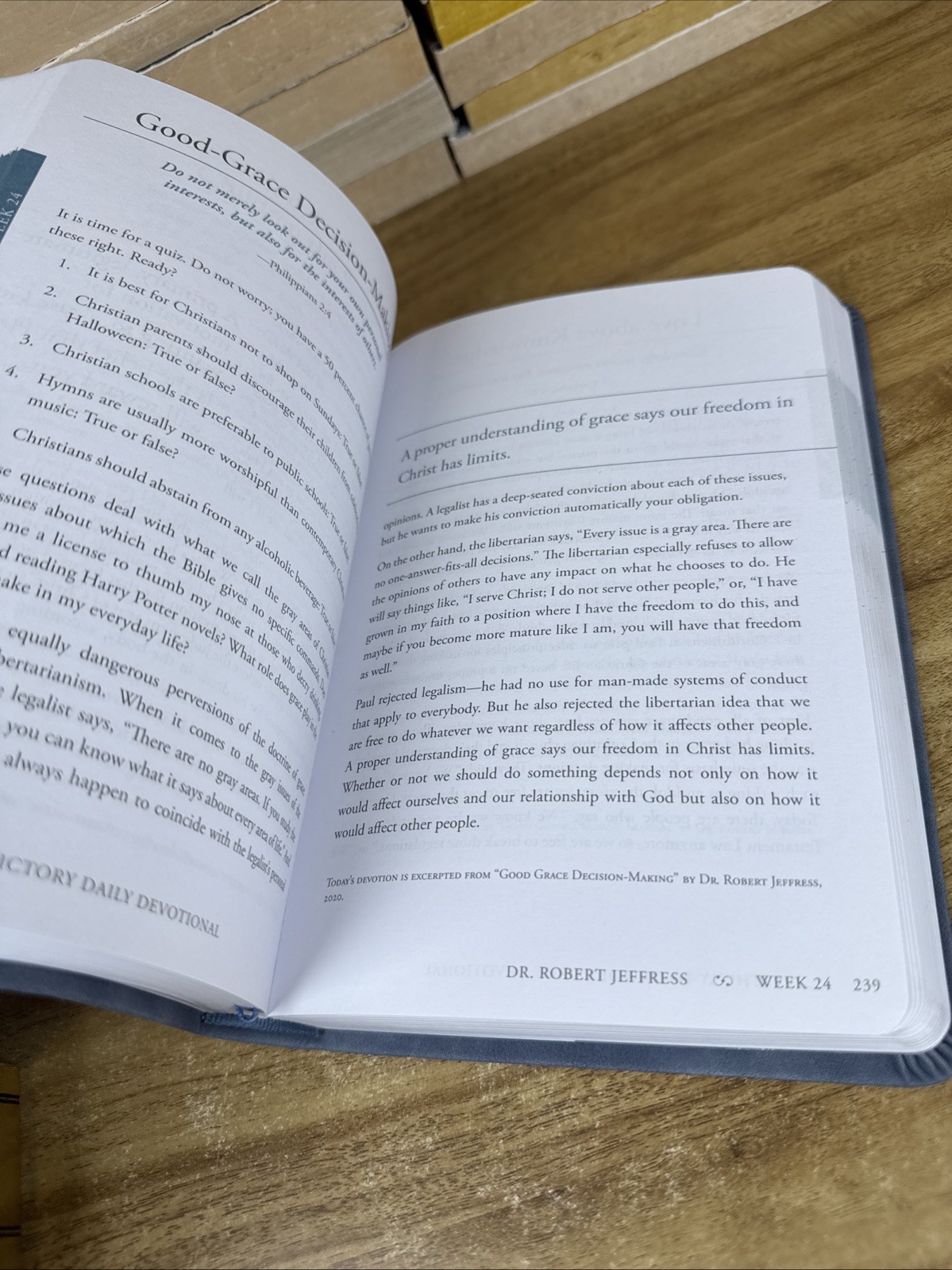 Pathway to Victory Daily Devotional by Dr. Robert Jeffress 2022 Blue Suede