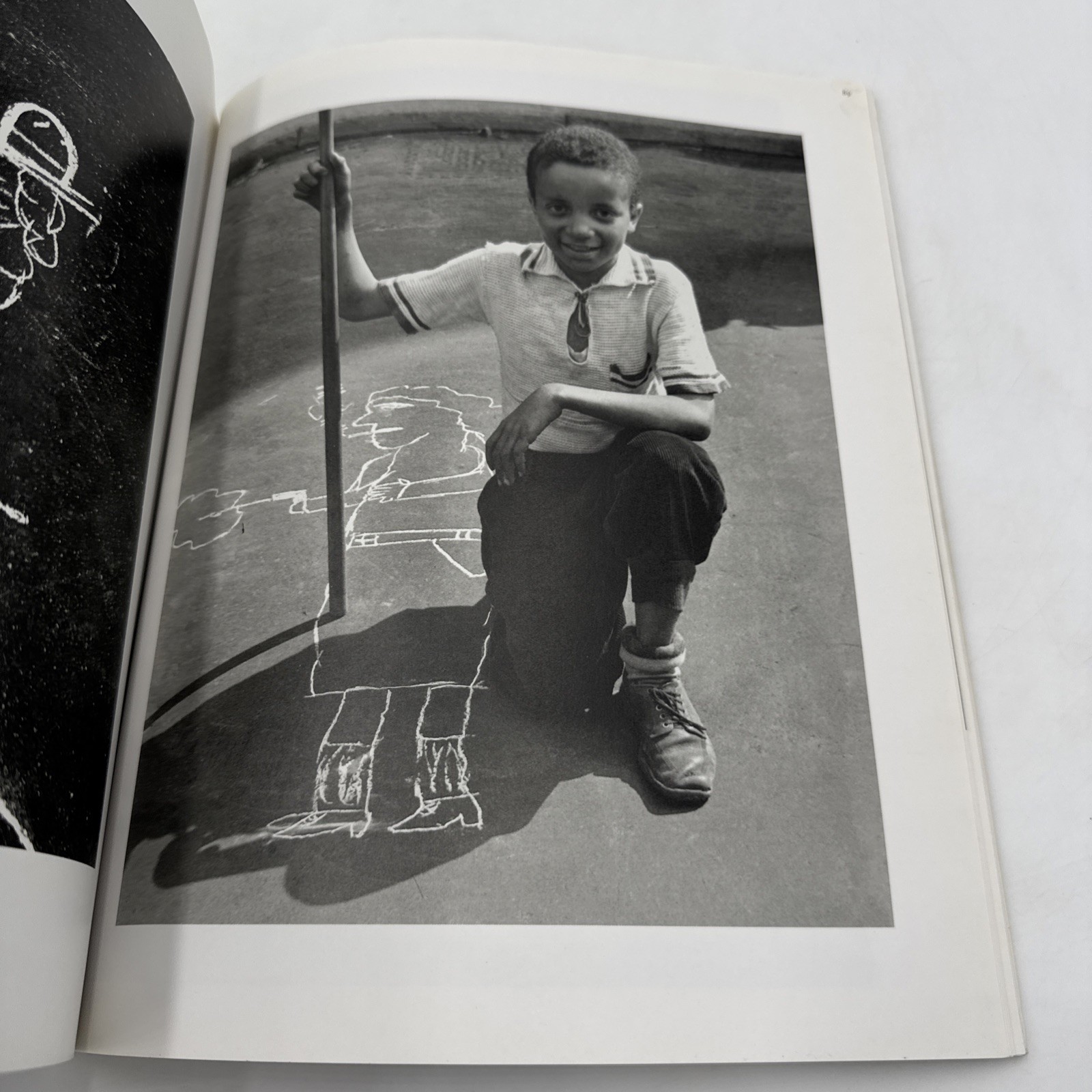 Helen Levitt In The Street 1987 1st Edition PB Chalk Drawings Messages Duke