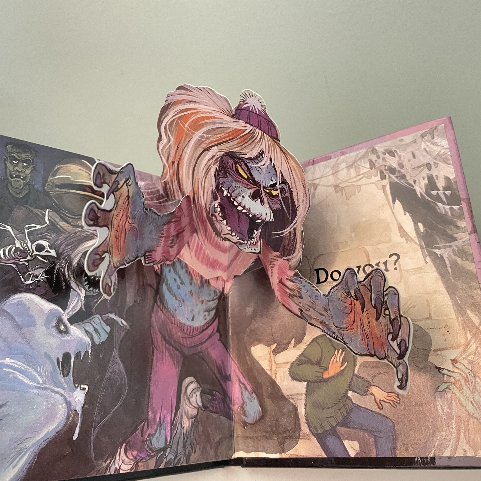 The Horrors of Howing Hall – Mini Monster Pop-Up Book (1992 Hardcover)