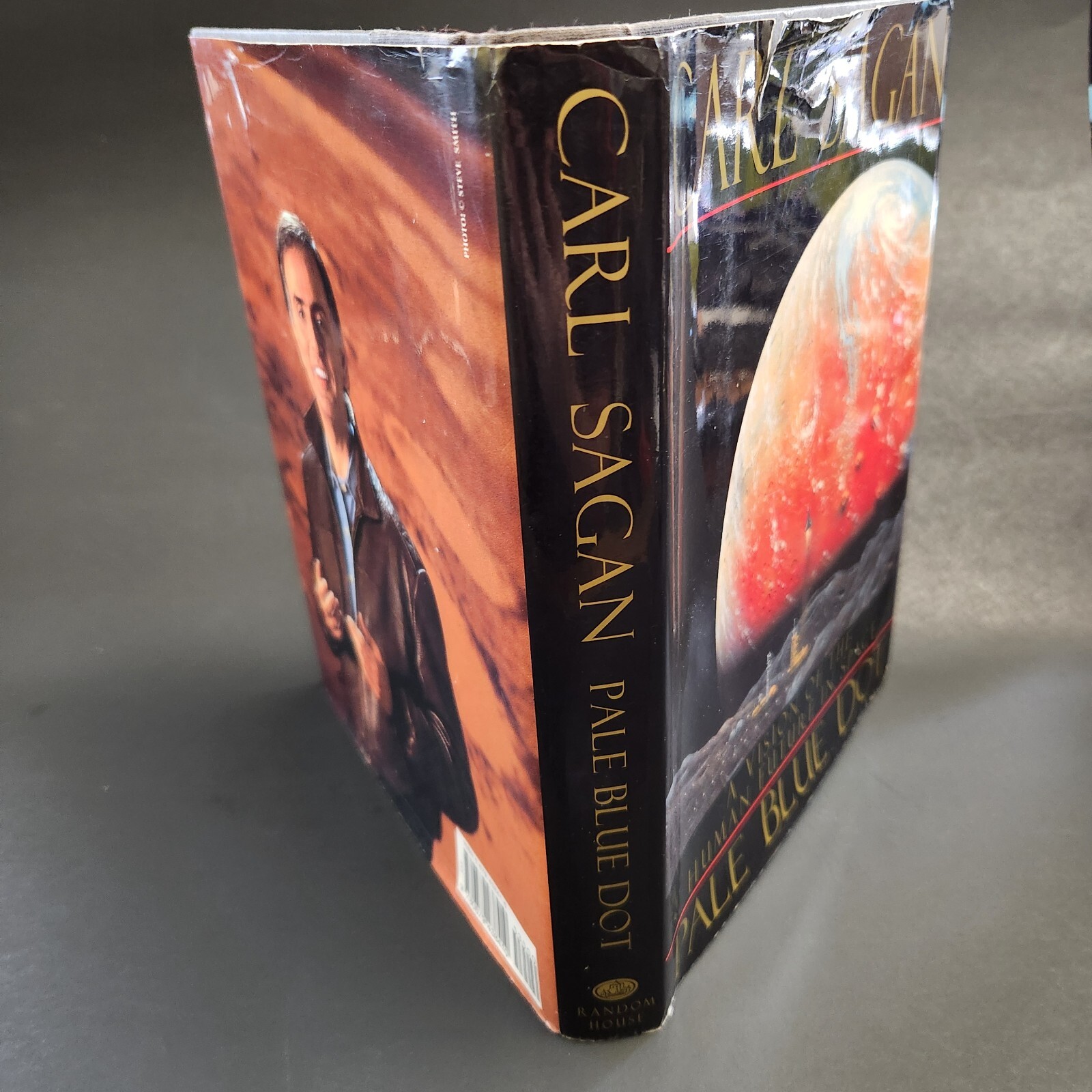 Pale Blue Dot * A Vision of the Human Future in Space 1st Edition- Carl Sagan