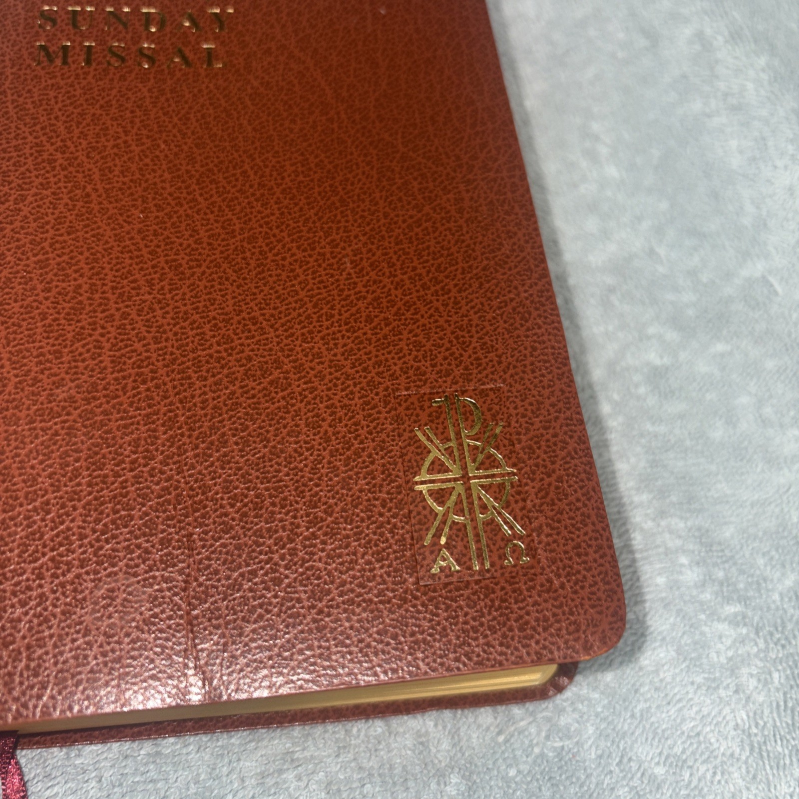 New St. Joseph Sunday Missal And Hymnal: 2011 Catholic Book Publishing Co. HC