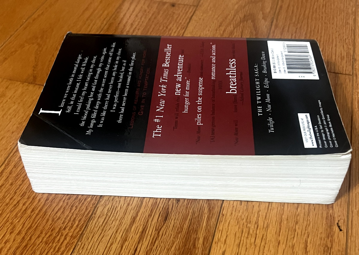 The Twilight Saga Ser.: New Moon by Stephenie Meyer (2008, Trade Paperback)
