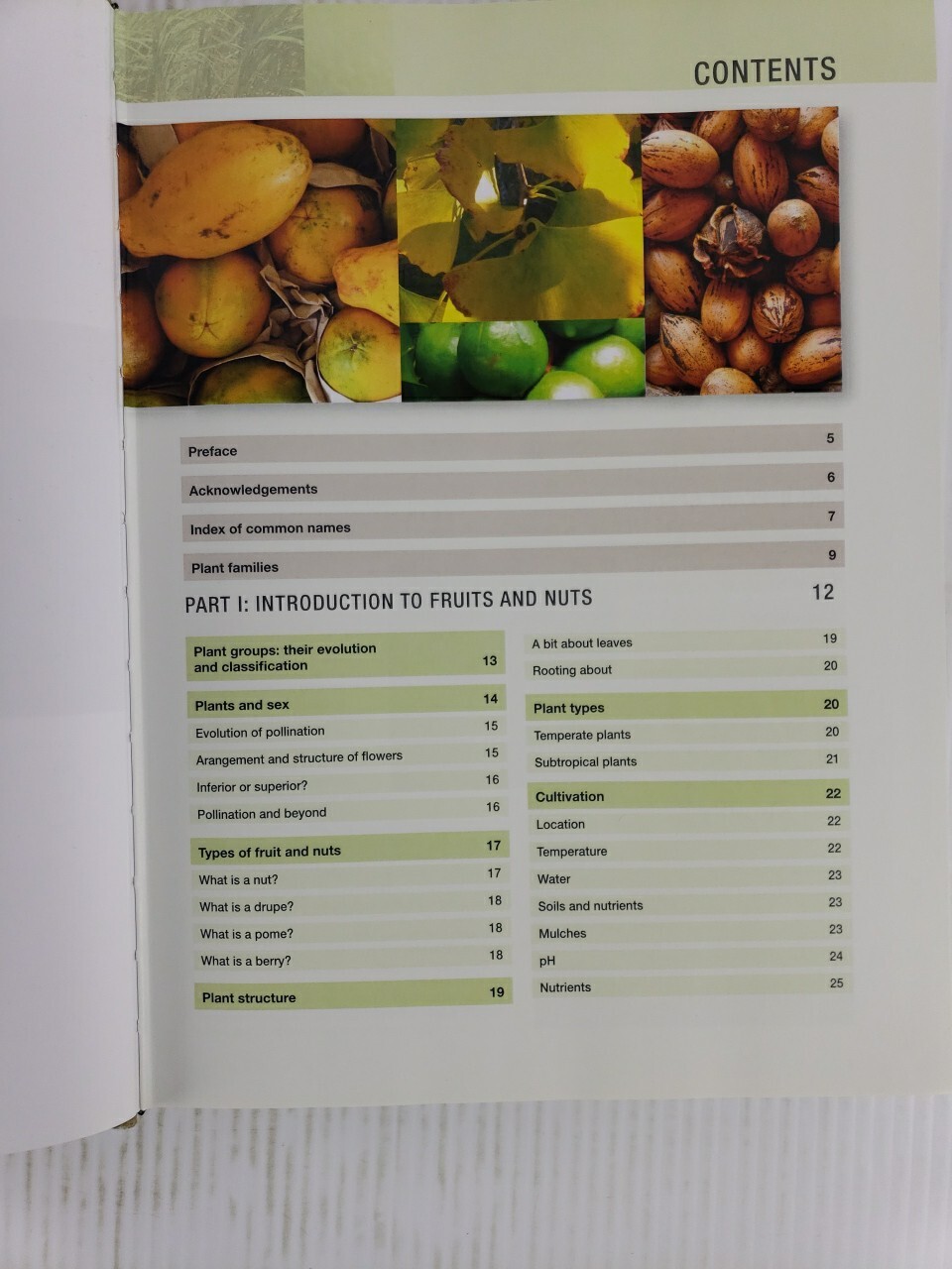 Fruit and Nuts : A Comprehensive Guide to the Cultivation, Uses and Health