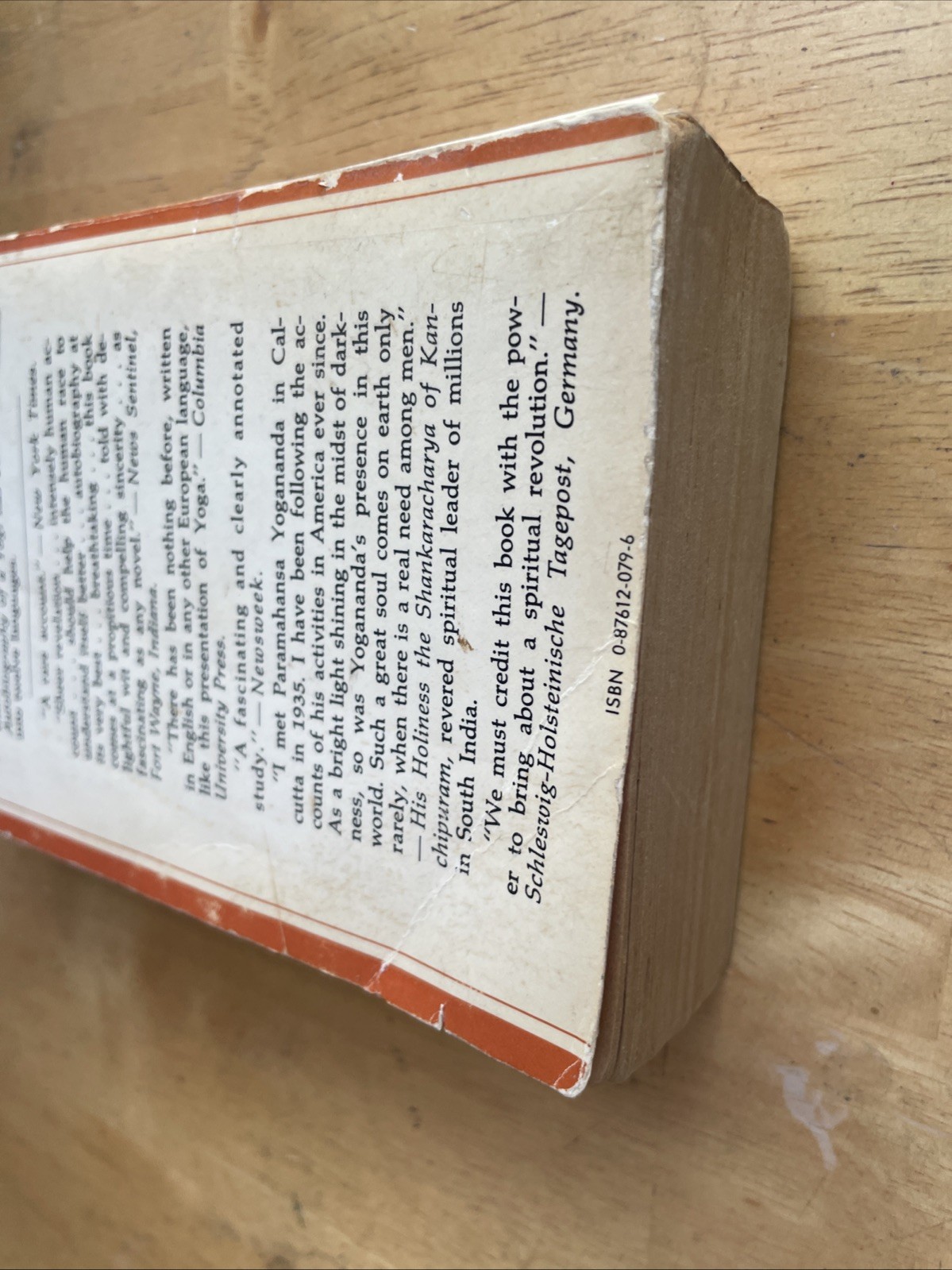 Autobiography of A Yogi by Paramahansa Yogananda Rare VTG 1972 Paperback Book
