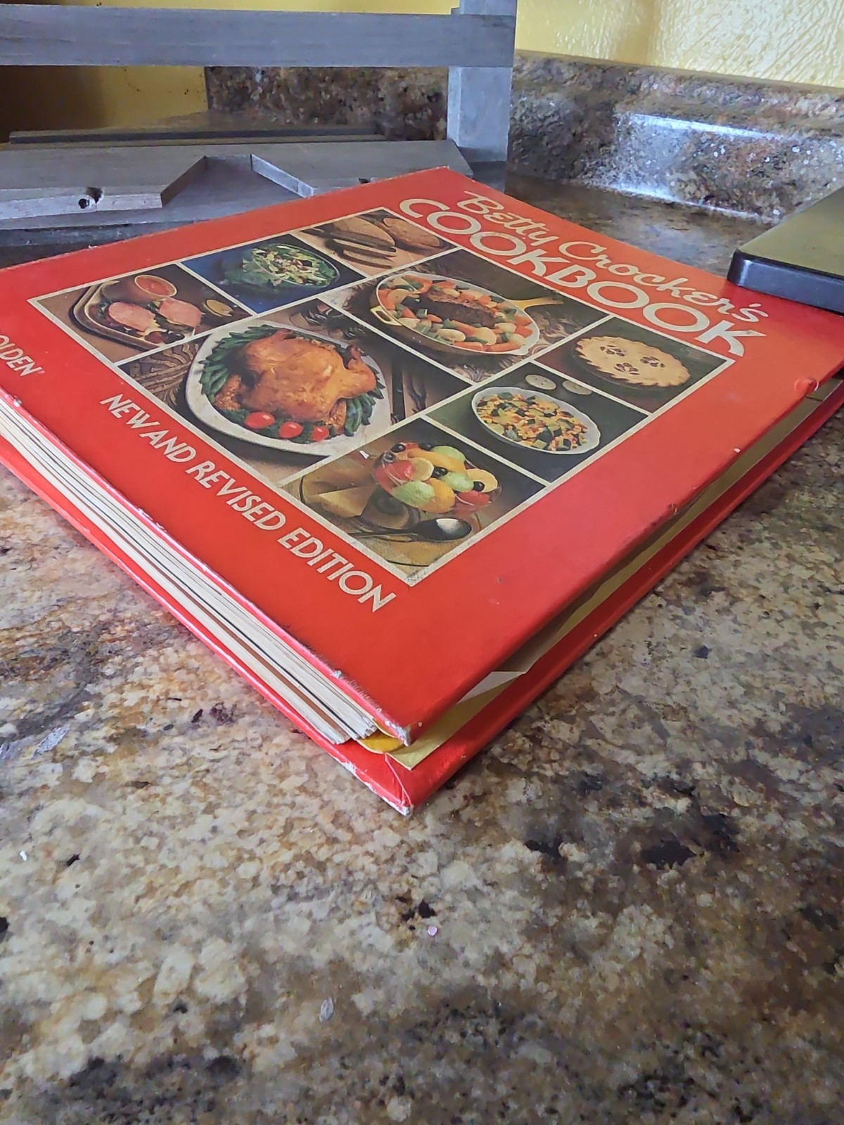 Vintage Betty Crocker’s Cookbook – 1978 – New & Revised – Includes Microwave Rcp