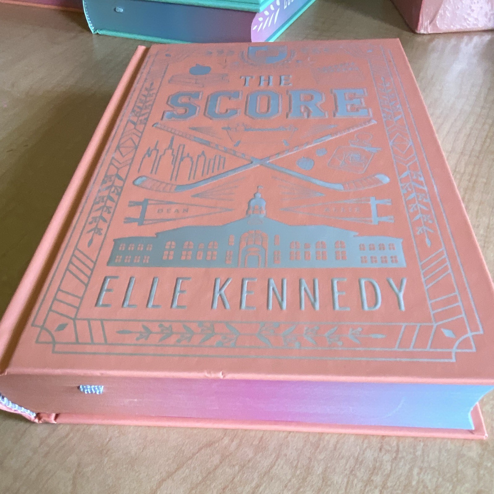 The Score (Off-Campus) by Elle Kennedy, Bloom Books, YA Fiction Novel, HC