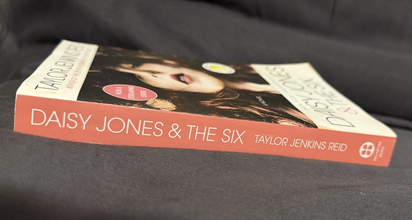 Daisy Jones & The Six: A Novel – Paperback By Reid, Taylor Jenkins FLEETWOOD MAC
