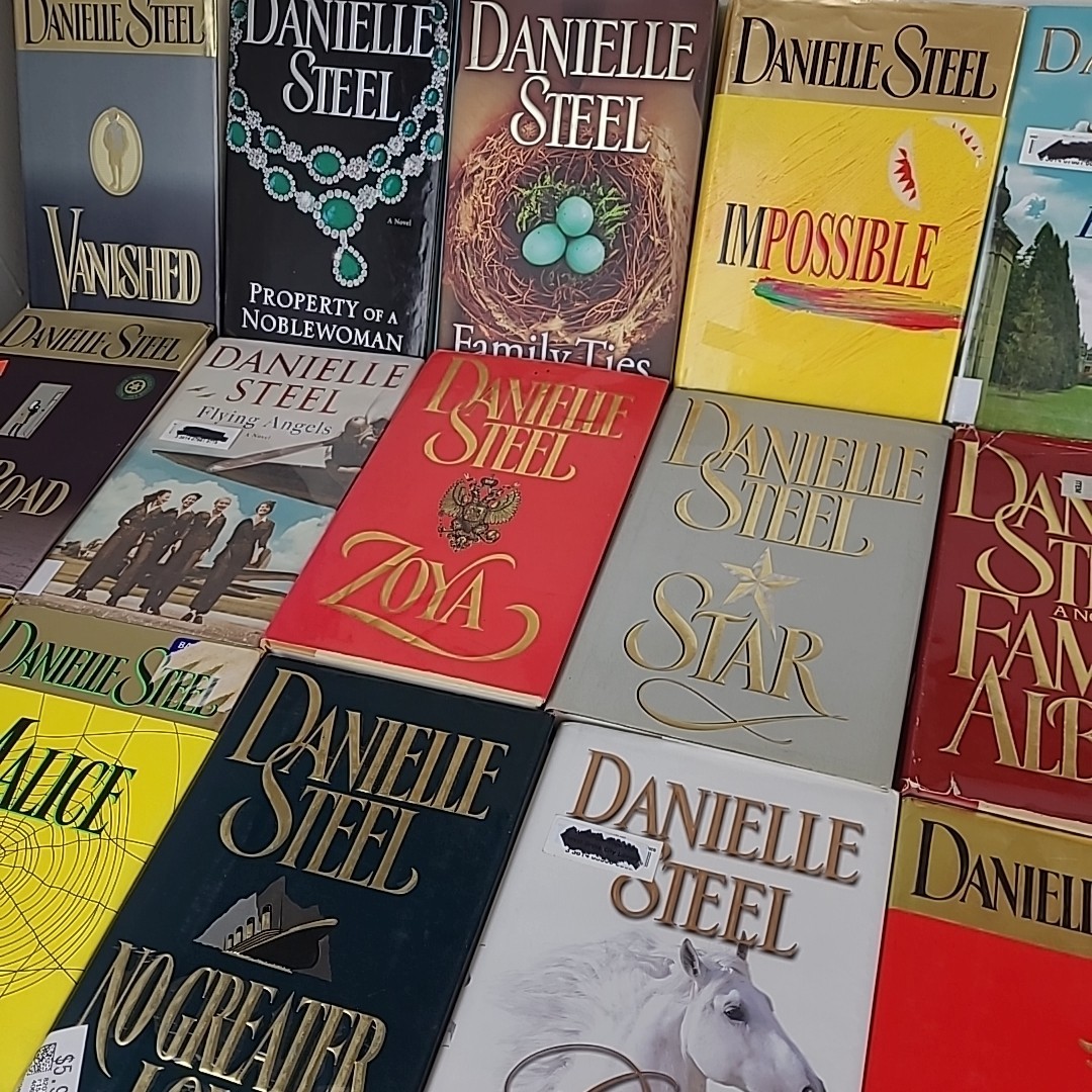 Danielle Steel Hardcover Lot of 10 RANDOM HC DJ No Duplicates FREE SHIPPING