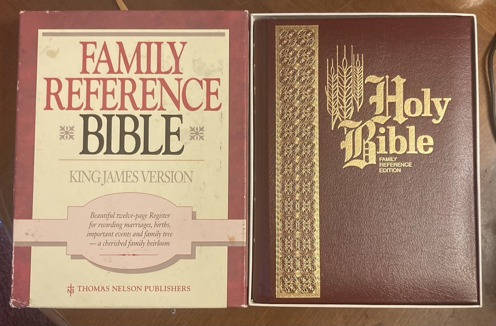 Family Bible by Thomas Nelson Publishing Staff – Bonded Leather