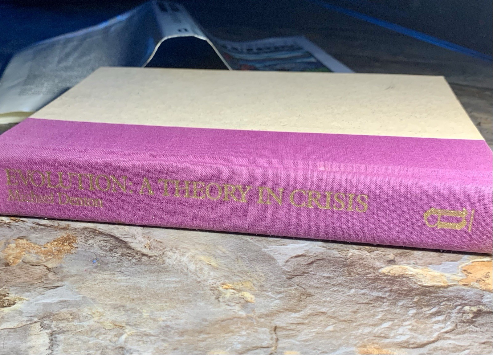 Micheal Denton EVOLUTION: A THEORY IN CRISIS *Read Discrimination Section & Pics