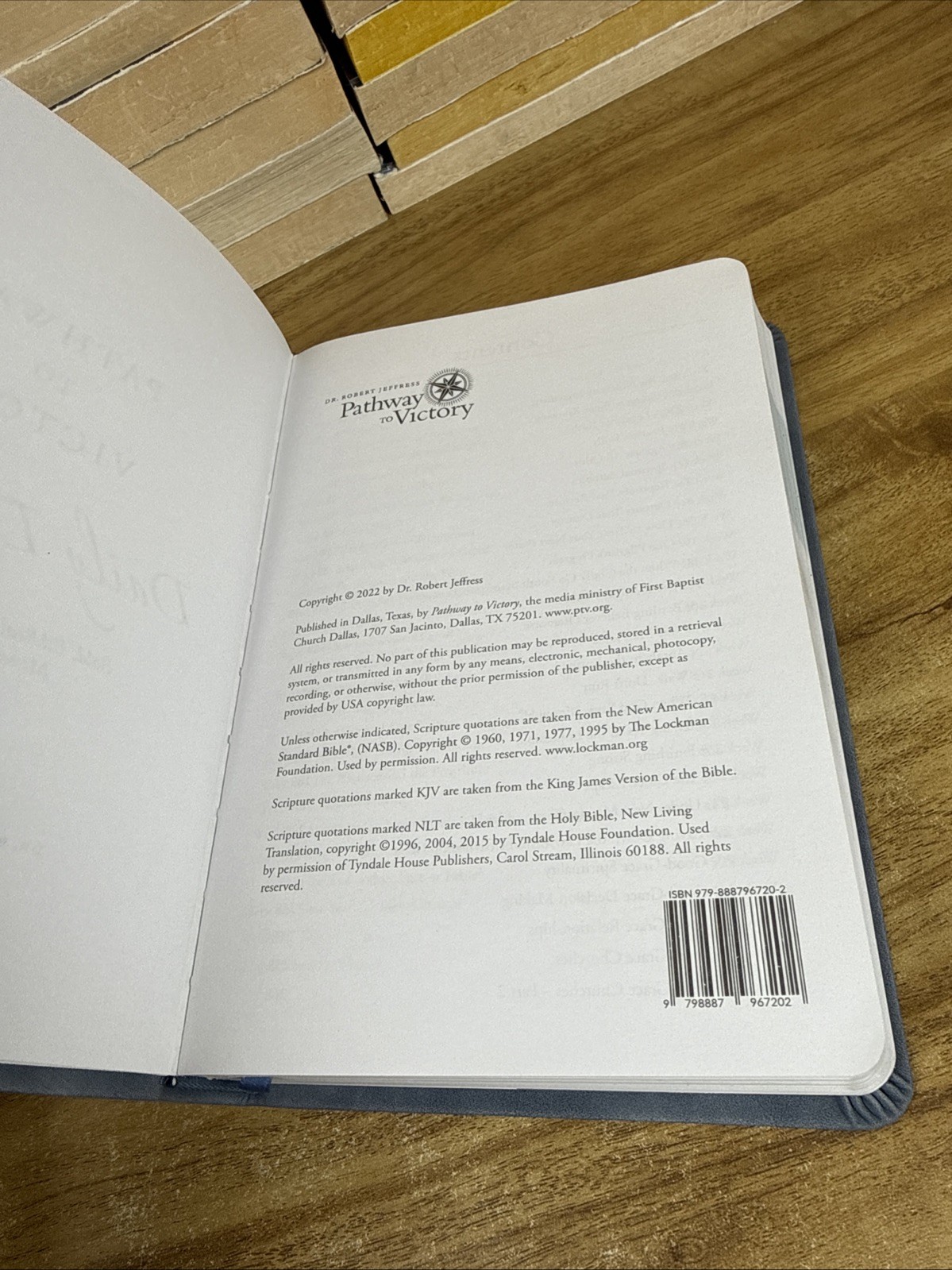 Pathway to Victory Daily Devotional by Dr. Robert Jeffress 2022 Blue Suede