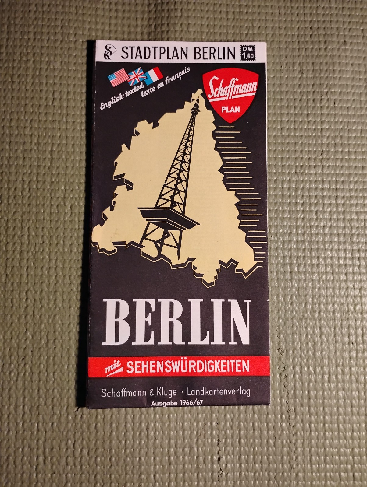 Berlin by Collectif Sheet map, folded Book. Nice condition!