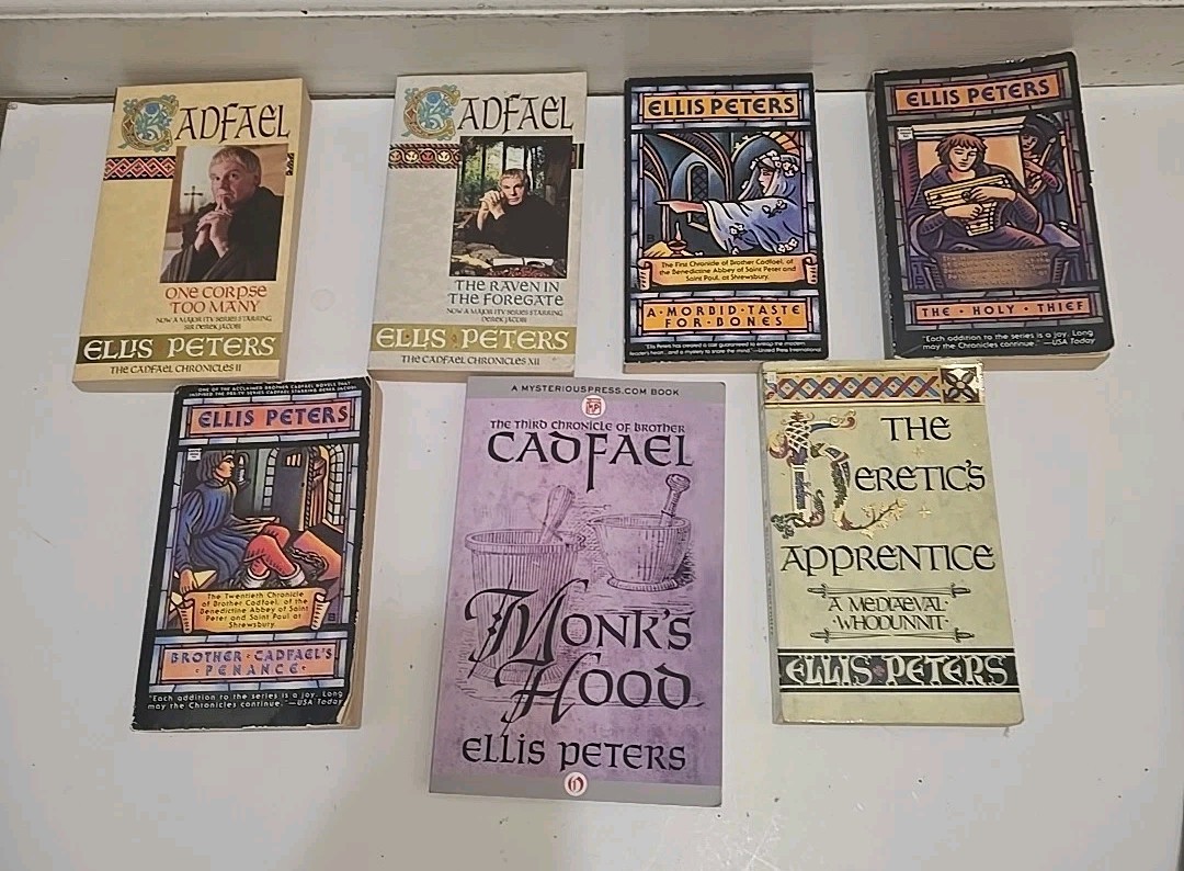 7 Book Lot of Writer Ellis Peters Paperbook Books with „Heretic’s Apprentice“ +