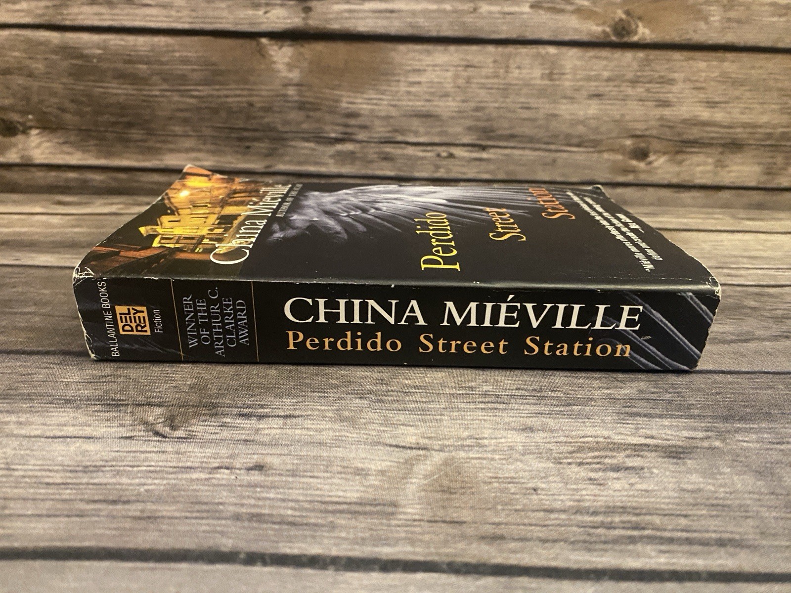 Perdido Street Station China Miéville 1st Edition Print US 2003 Mass Paperback