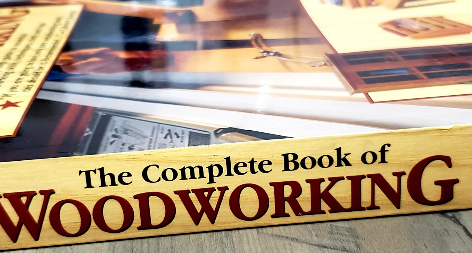 The Complete Book Of Woodworking 480 Colorful Pages & 40 Fabulous Projects