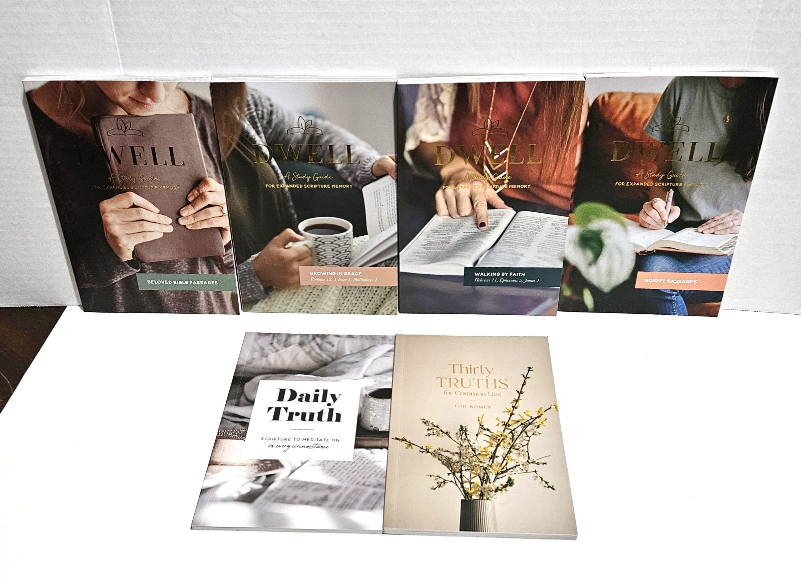 Lot of 14 The Daily Grace Co. Bible Study Guides Scriptures Christian Like New