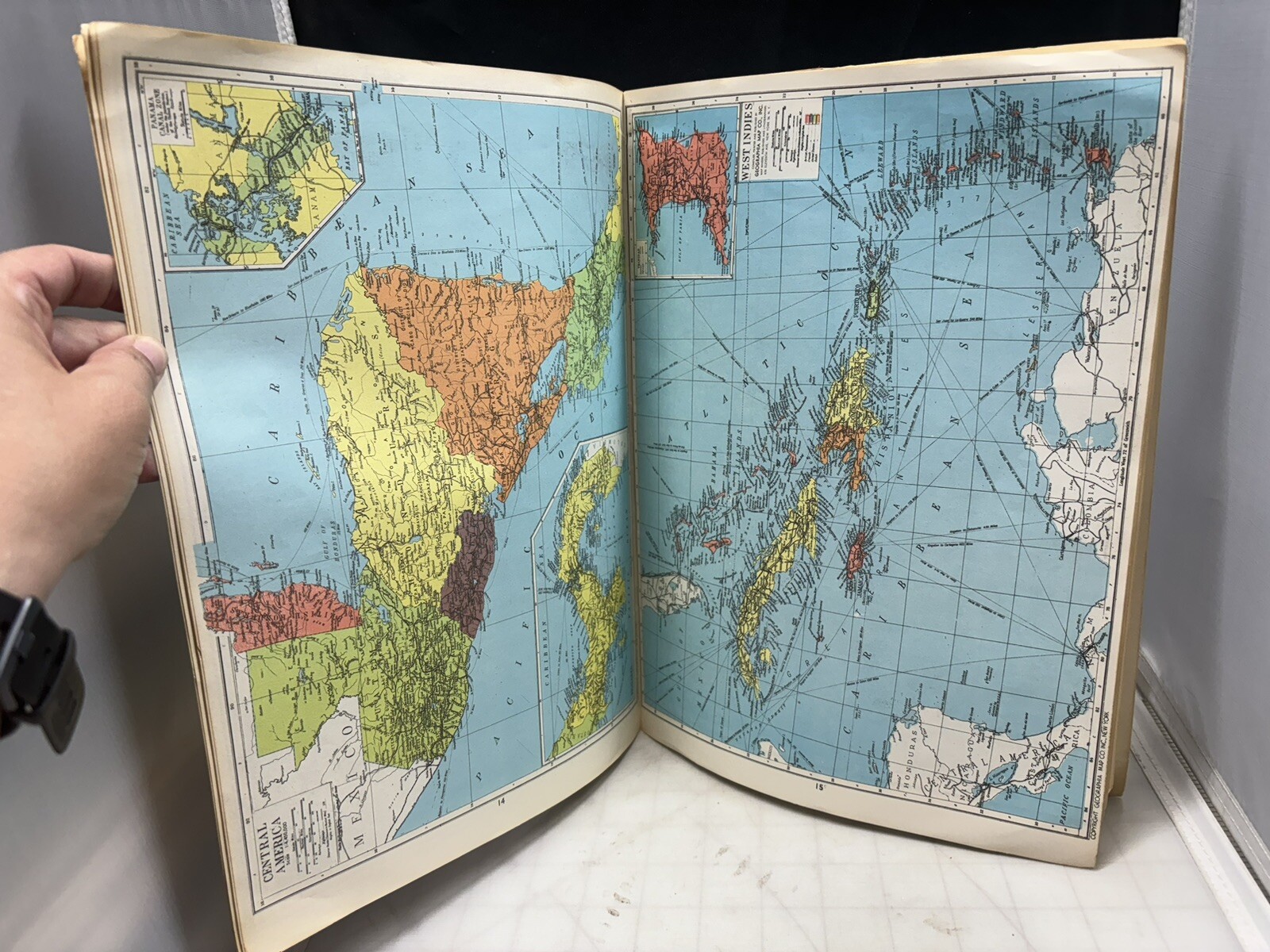 1962 Geographia World Atlas Newly Revised Edition 32 Pages Of Color Maps -MC1