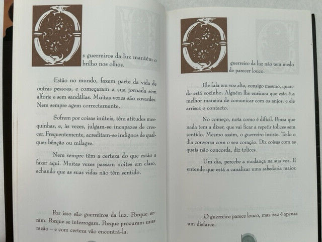 Manual do Guerreiro Da Luz (paperback in Portuguese 154 pages clean no damage)