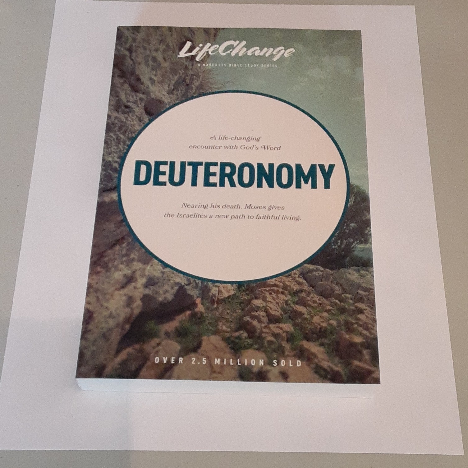NavPress LifeChange Deuteronomy Trade Paperback Navigators Staff 2018