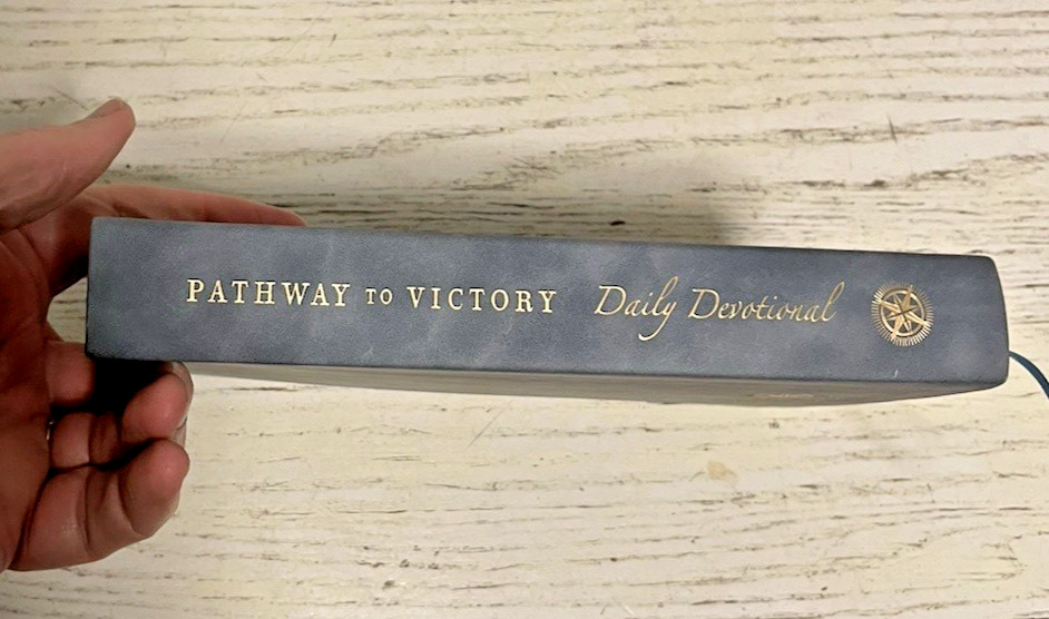 Pathway To Victory Daily Devotional Book Leatherette Dr Robert Jeffress 2022