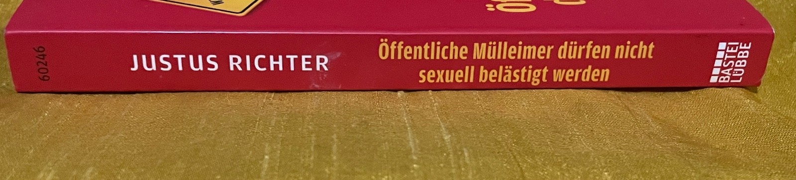 Öffentliche Mülleimer dürfen nicht sexuell belästigt werden by Justus Richter