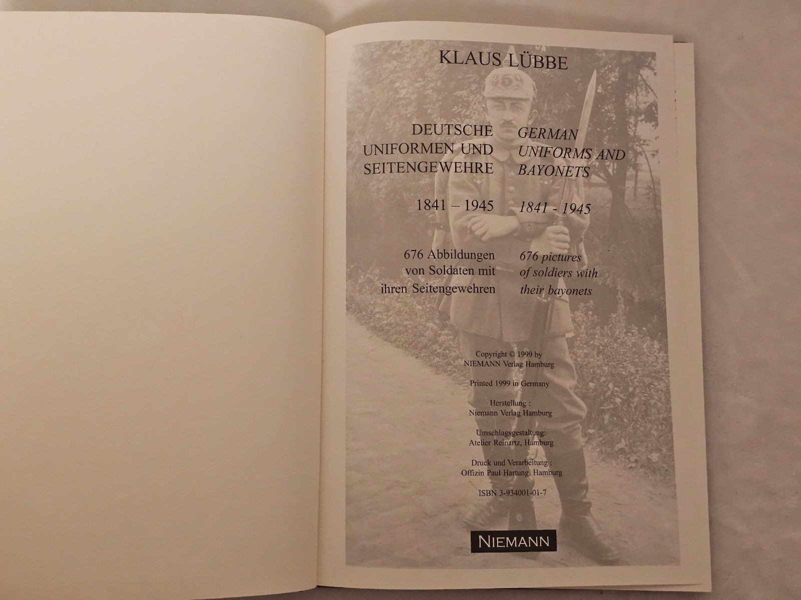 GERMAN UNIFORMS AND BAYONETS 1841-1945: 676 PICTURES OF By Klaus Lubbe & Klaus