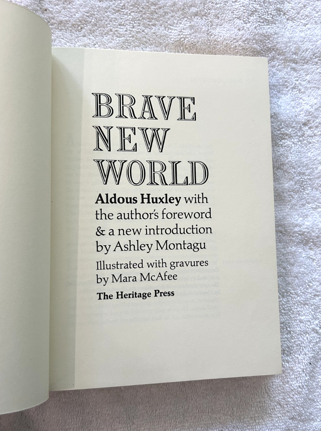 BRAVE NEW WORLD Heritage Press 1974 Aldous Huxley Slipcase Sandglass Insert Near